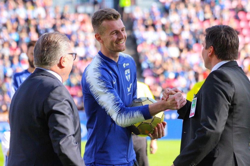 Lukas Hradecky saat berseragam Timnas Finlandia. (instagram.com/lhradecky)