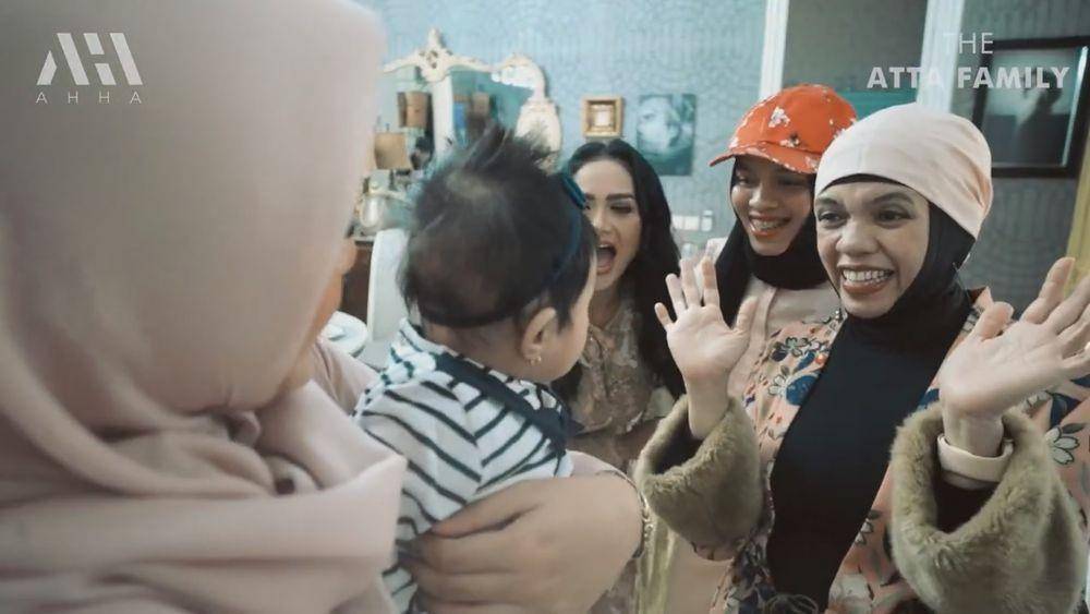 Krisdayanti ketemu besan (youtube.com/attahalilintar)