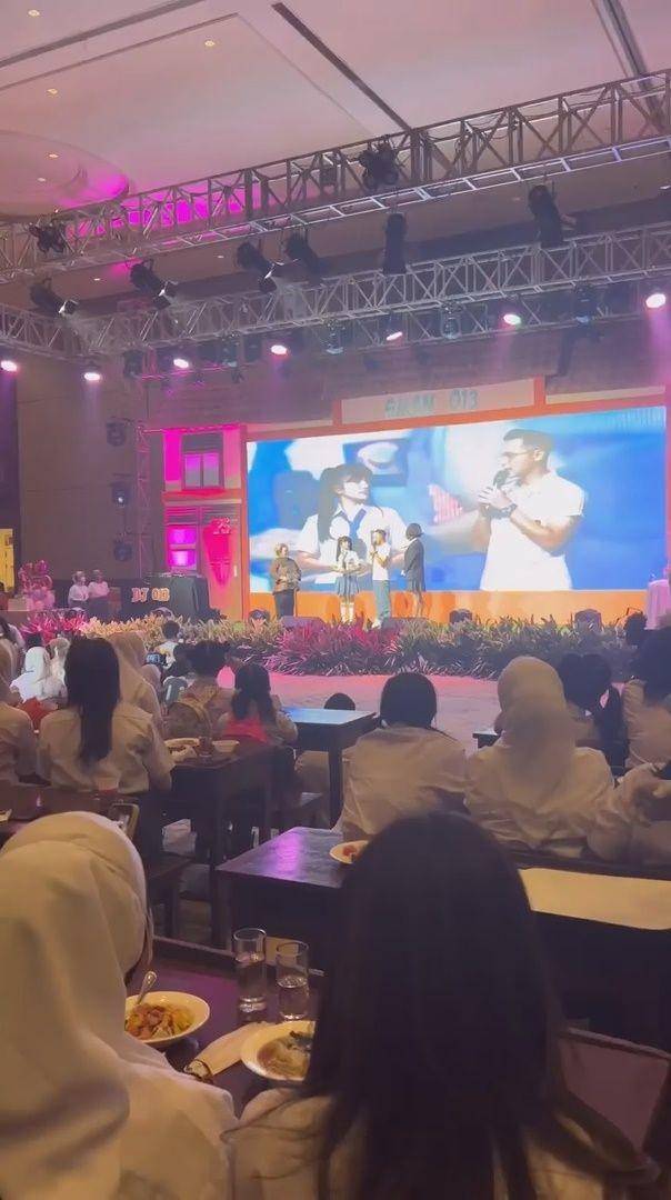 potret pesta ultah Ussy Sulistiawaty (instagram.com/_nadiastefanie_)