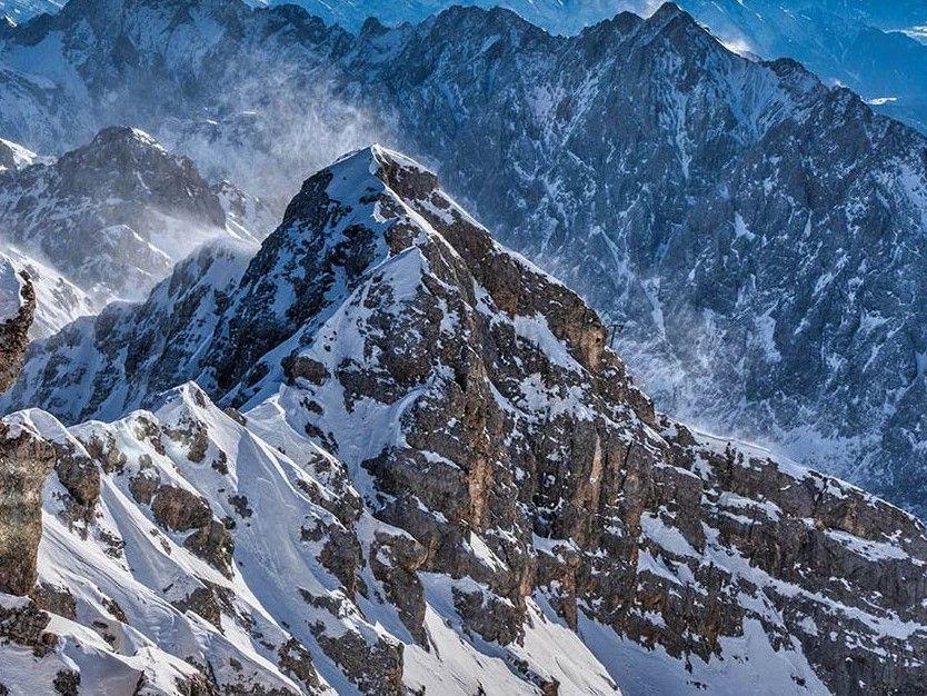 9 Potret Gunung Zugspitze, Puncak Tertinggi di Jerman