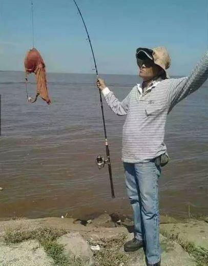 potret bapak-bapak mancing kocak (twitter.com/fbreceh)