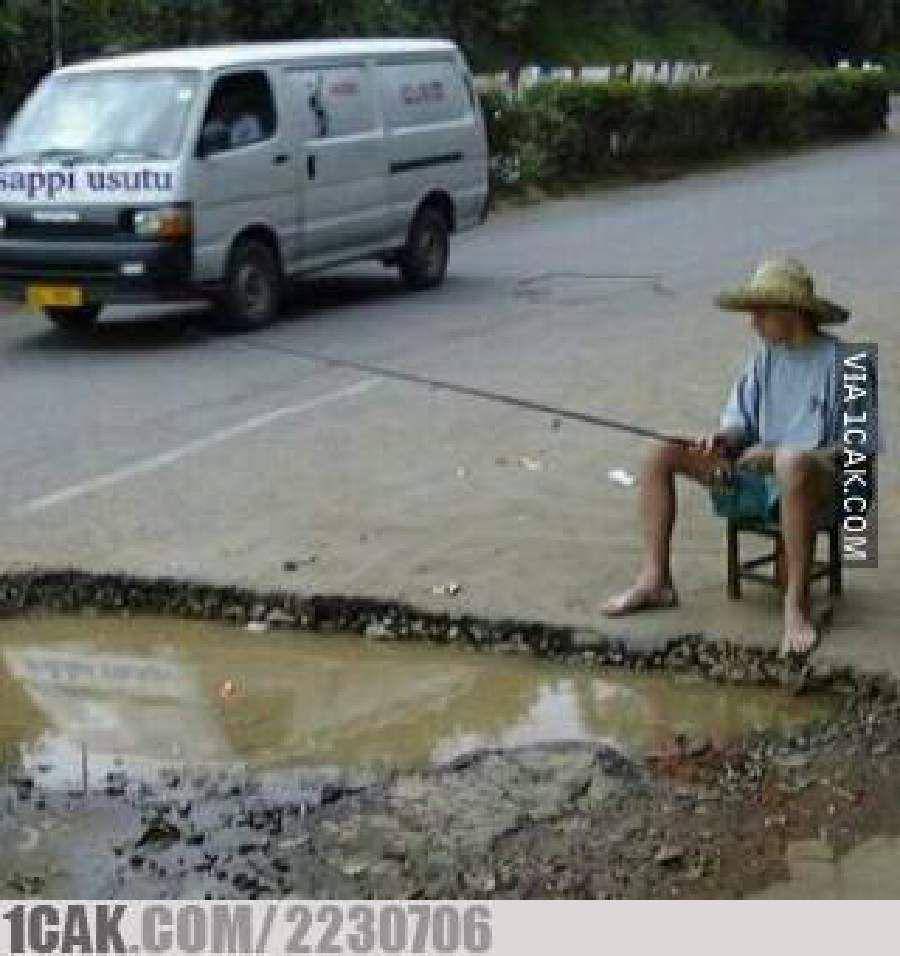 potret bapak-bapak mancing kocak (1cak.com)