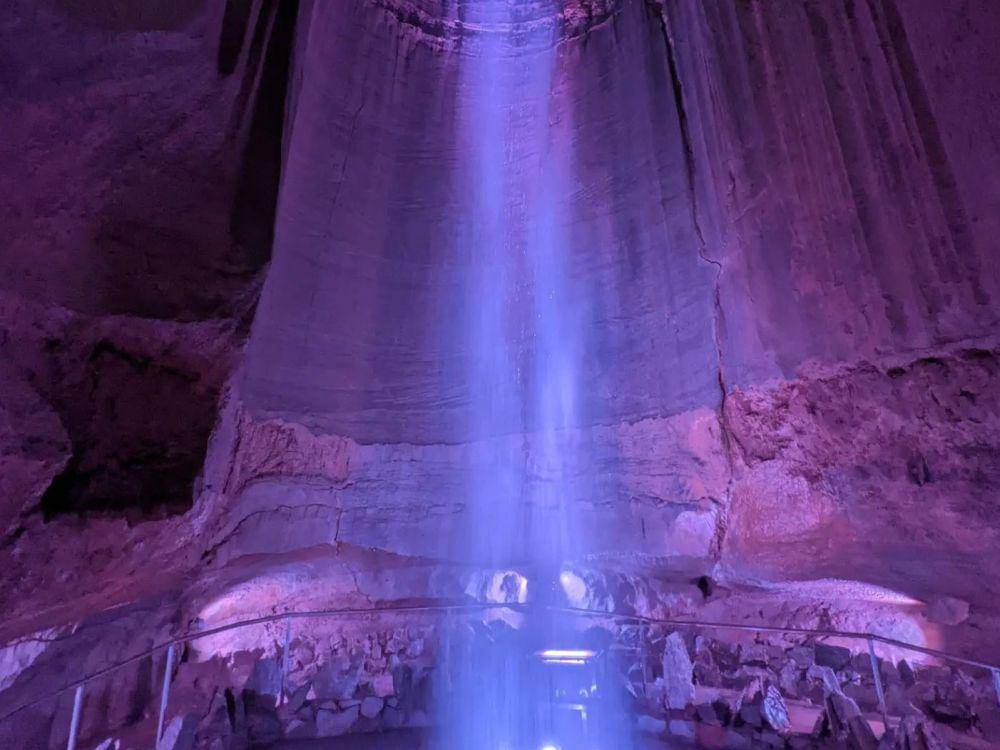 potret Ruby Falls (instagram.com/chick_the_leader)
