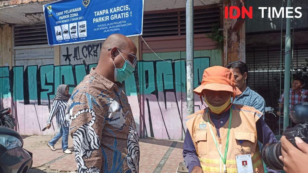 Di Kota Cirebon, Kendaraan Parkir Tanpa Diberi Karcis Gratis!