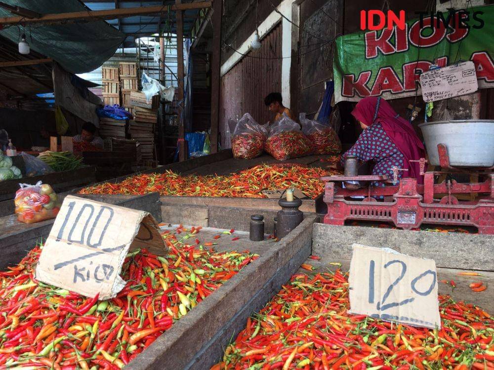 Harga cabai kecil di Pasar Induk Pandansari, Balikpapan berangsur turun sejak sore hari, Rabu (13/7/2022) (IDN Times/Riani Rahayu)