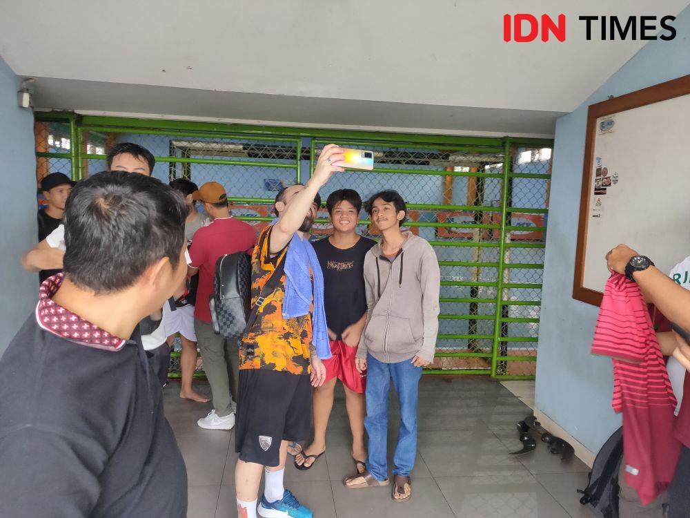 Gaya Kocak Ricardinho saat Diserbu Fans