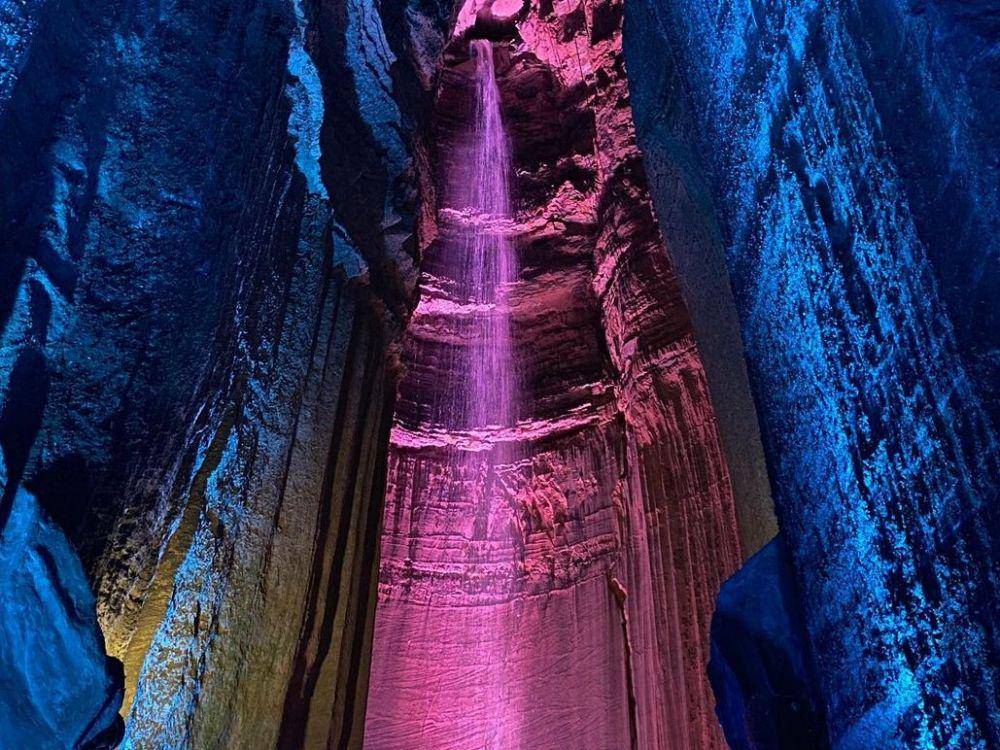 potret Ruby Falls (instagram.com/kaceybaxter)