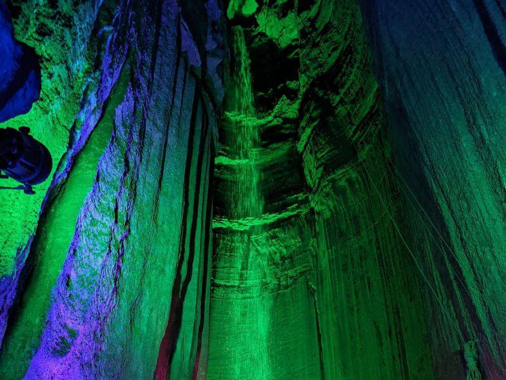 potret Ruby Falls (instagram.com/kittycowz)