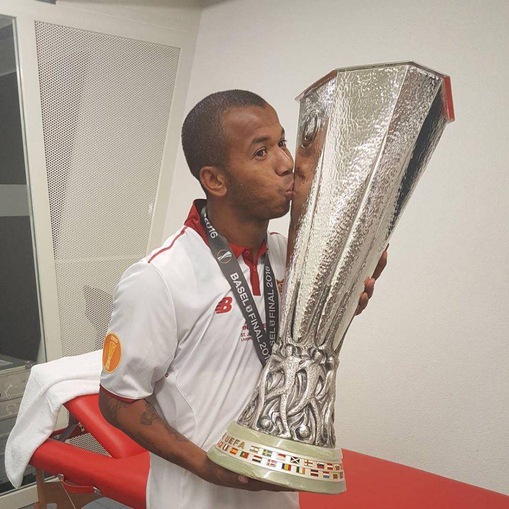 Mariano saat merayakan kemenangan Sevilla di Liga Europa 2015/2016. (instagram.com/marianoff03)