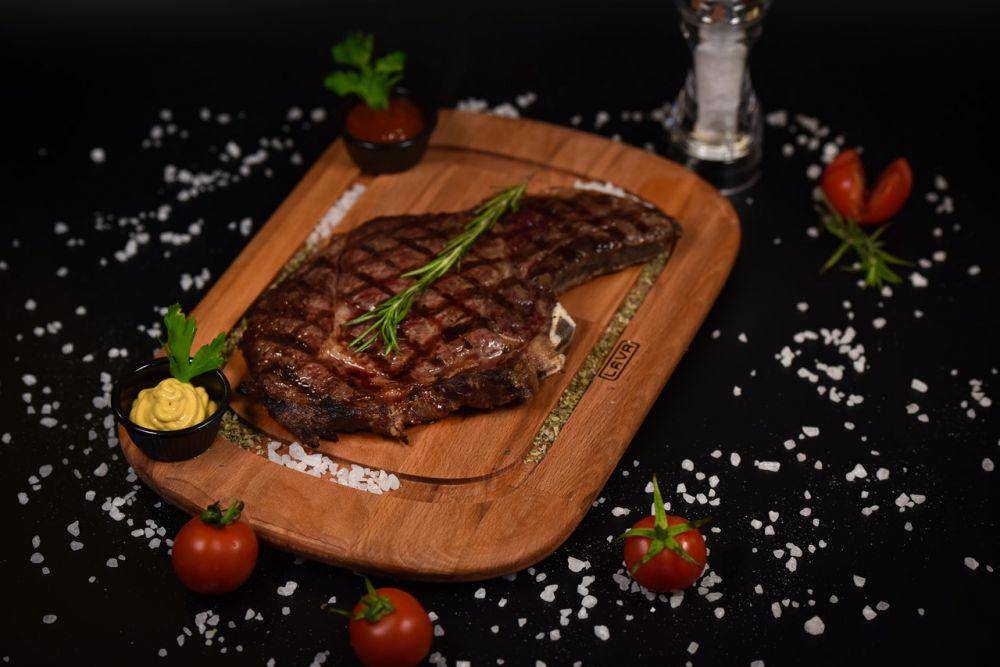 ilustrasi steik dengan spicy sugar steak rub (pexels.com/Emre Vonal)