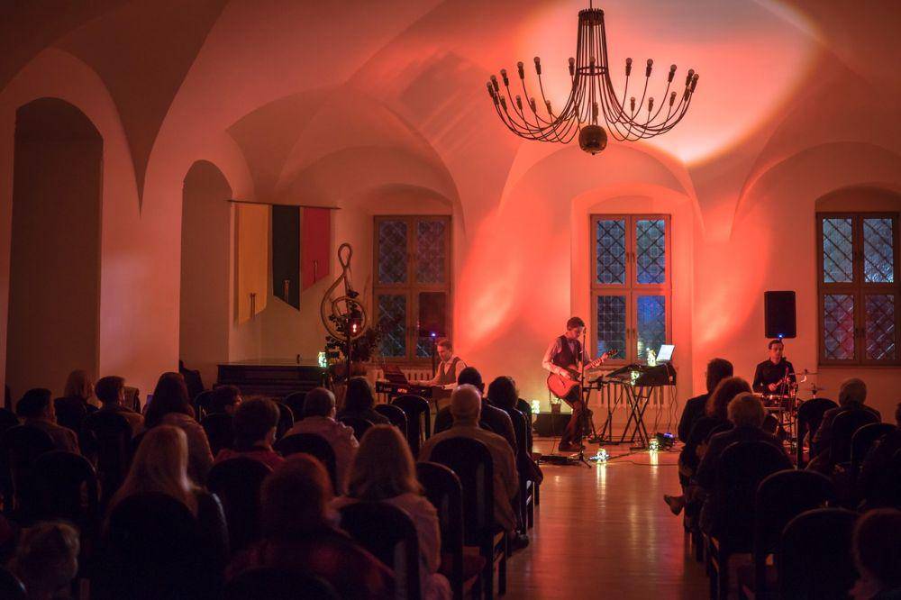 ilustrasi konser (pexels.com/Justinas Stanislovaitis)