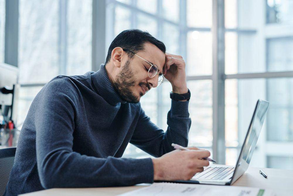 potret sibuk bekerja (pexels.com/Tiger Lily)