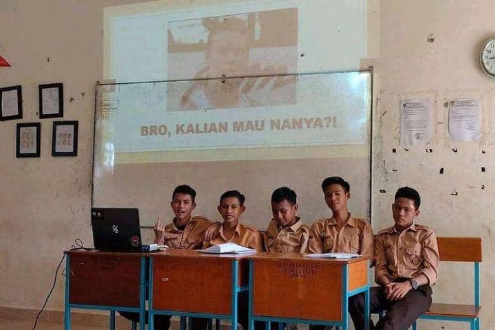 10 Momen Lucu saat Presentasi di Kelas Ini Relatable Banget