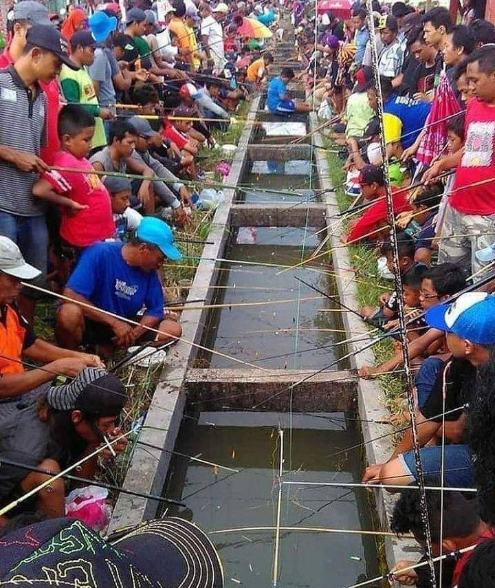 potret bapak-bapak mancing kocak (instagram.com/humorsantuy)