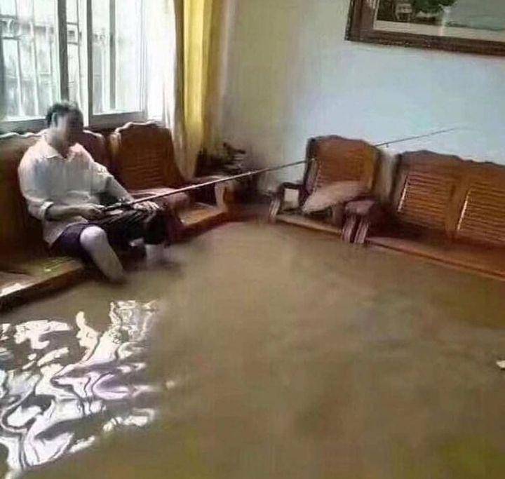 potret bapak-bapak mancing kocak (instagram.com/cursedcorner)