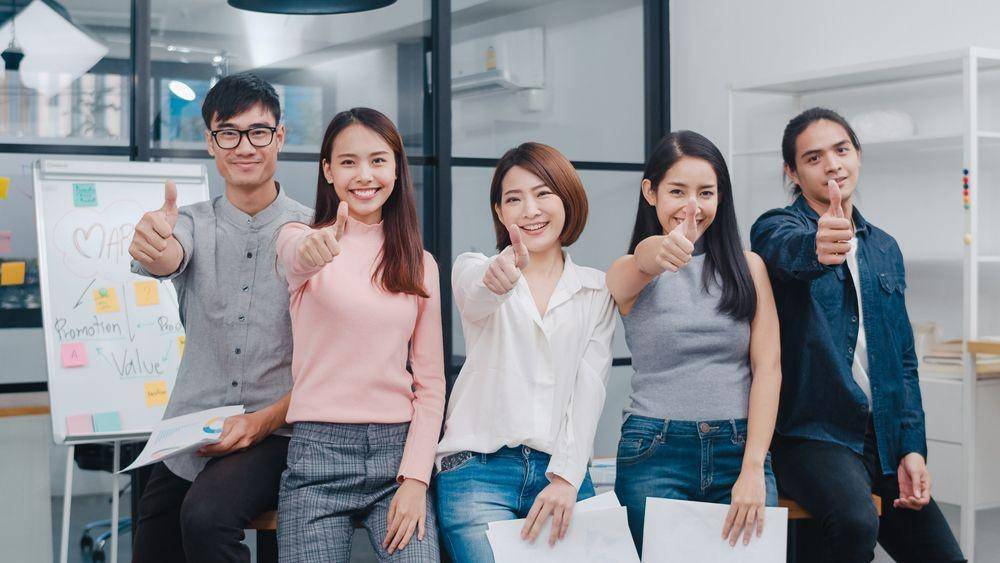 Ilustrasi work from office (Shutterstock/Tirachard Kumtanom)