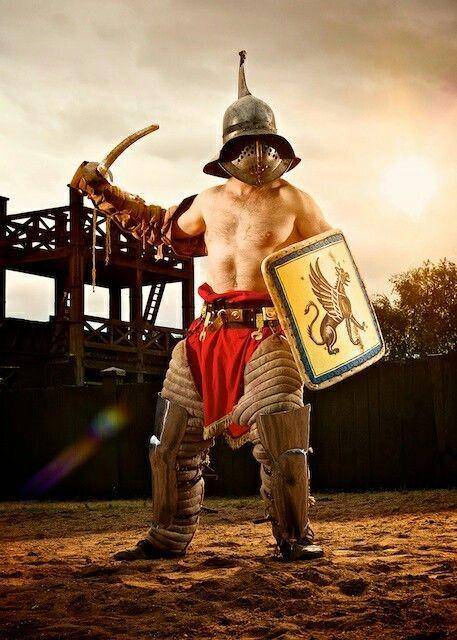 ilustrasi gladiator kelas Thraex (pinterest.com)