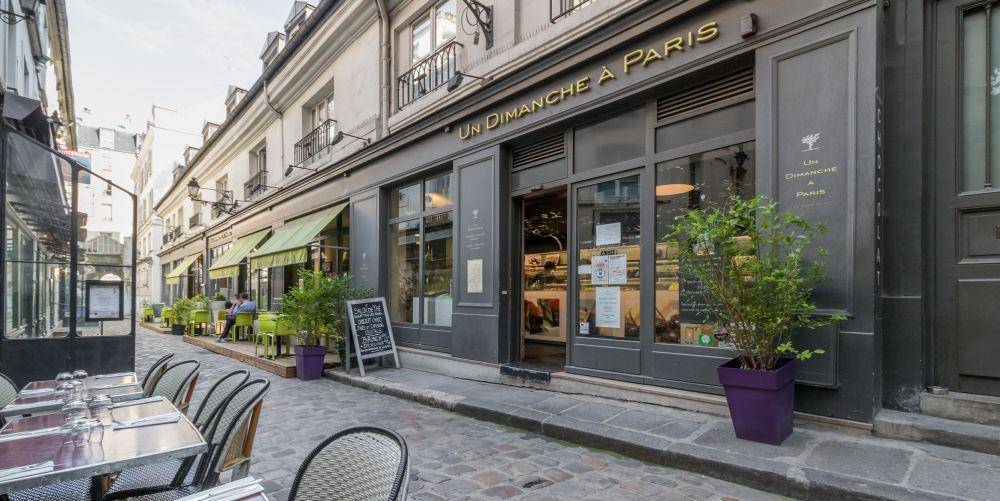 potret Un Dimanche à Paris (oubruncher.com)