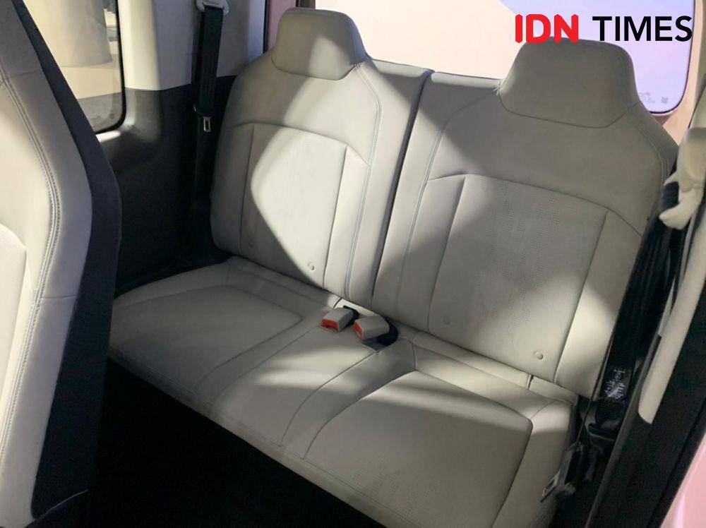 Menjajal jok belakang Wuling Air ev (IDN Times/Fadhliansyah)