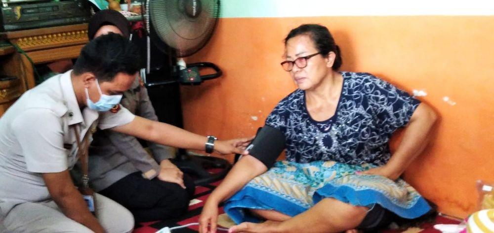 Kesehatan Ibu Brigadir J Menurun; Pucat dan Tak Berhenti Menangis