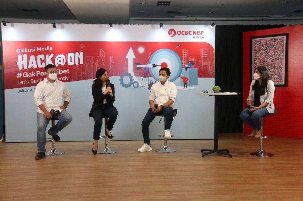 Bank OCBC NISP menggandeng DailySocial.id meluncurkan kegiatan kompetisi pemrograman yang bertajuk OCBC NISP Hack@ON dengan mengusung tema #GakPerluRibet Let's Bank Differently pada Kamis (13/7/2022). (dok. OCBC NISP)