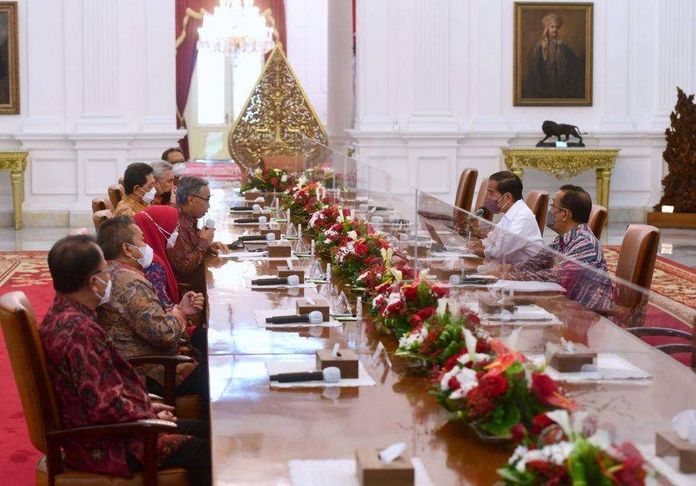 Presiden Jokowi terima Dewan Komisioner OJK Periode 2017-2022 (dok. Sekretariat Presiden)