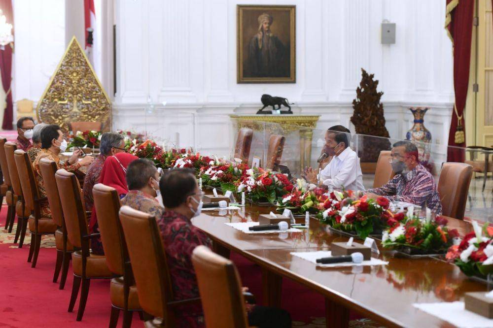 Presiden Jokowi terima Dewan Komisioner OJK Periode 2017-2022 (dok. Sekretariat Presiden)