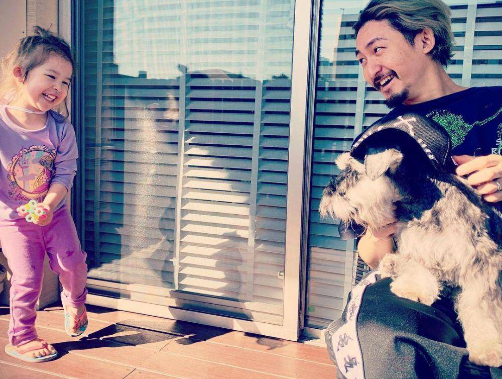 Ryota ONE OK ROCK dan buah hati (instagram.com/ryota_0809)