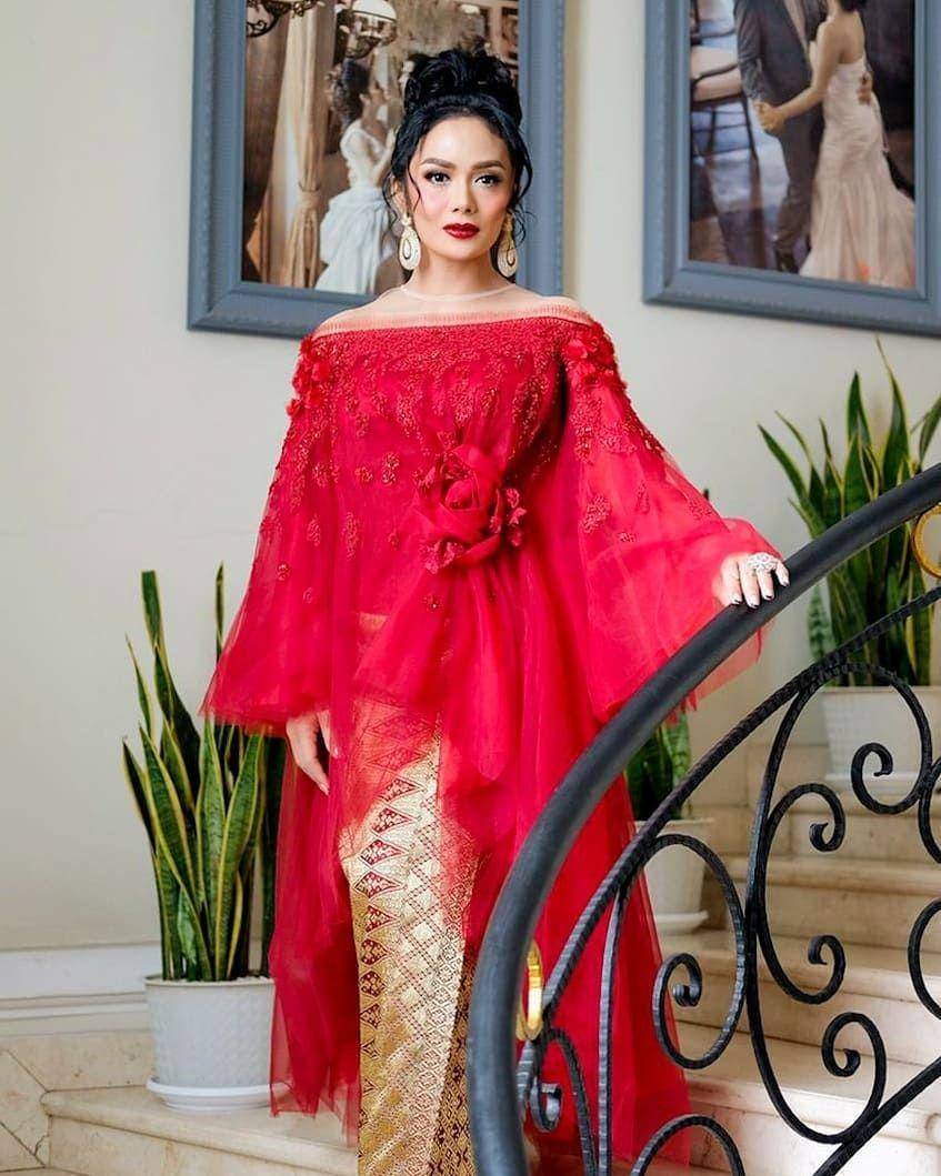 Baju Bodo Modern (instagram.com/ekrisdayantilemos)