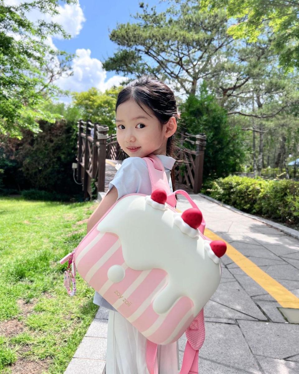 Choi So Yool (instagram.com/yulvely_aeng)