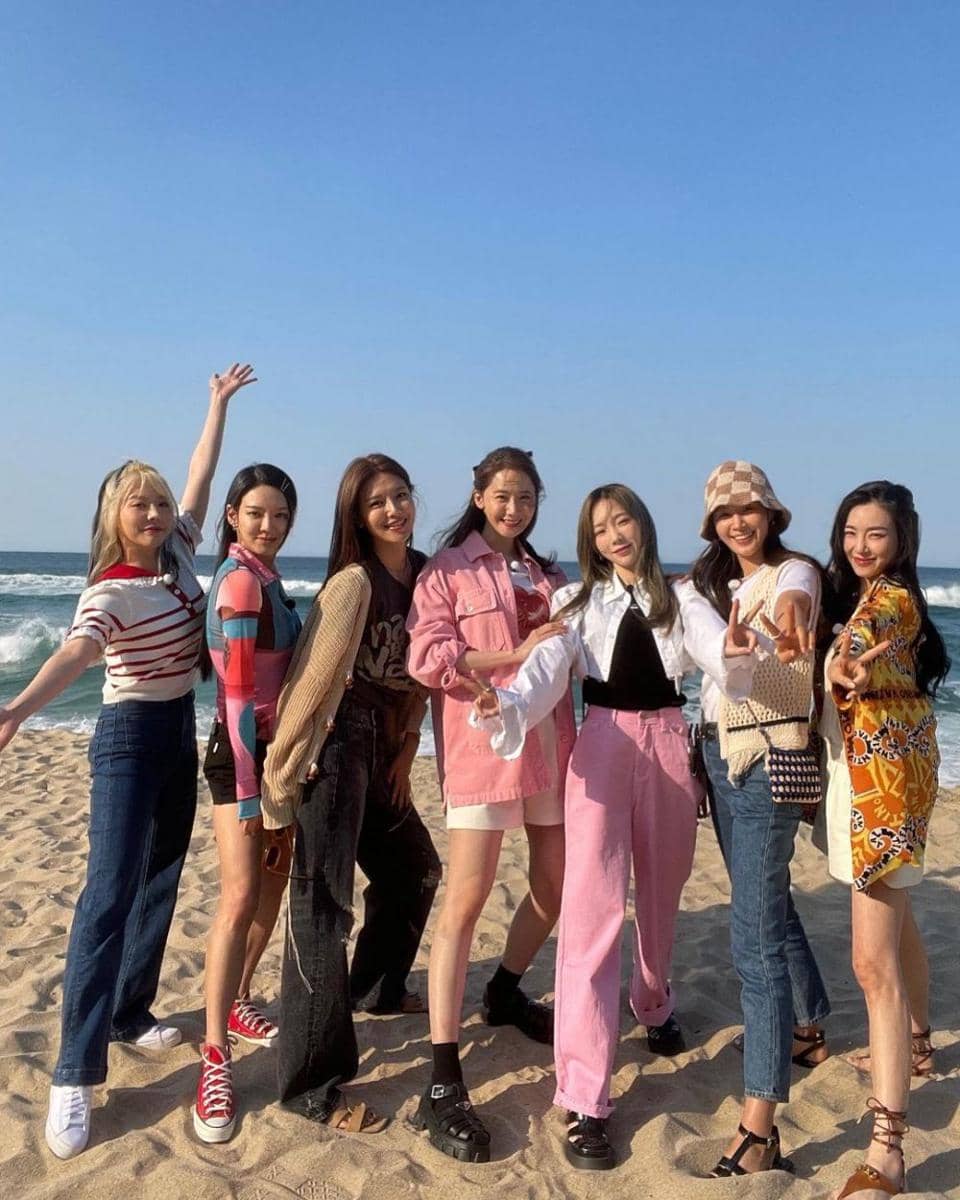 SNSD (instagram.com/girlsgneration)