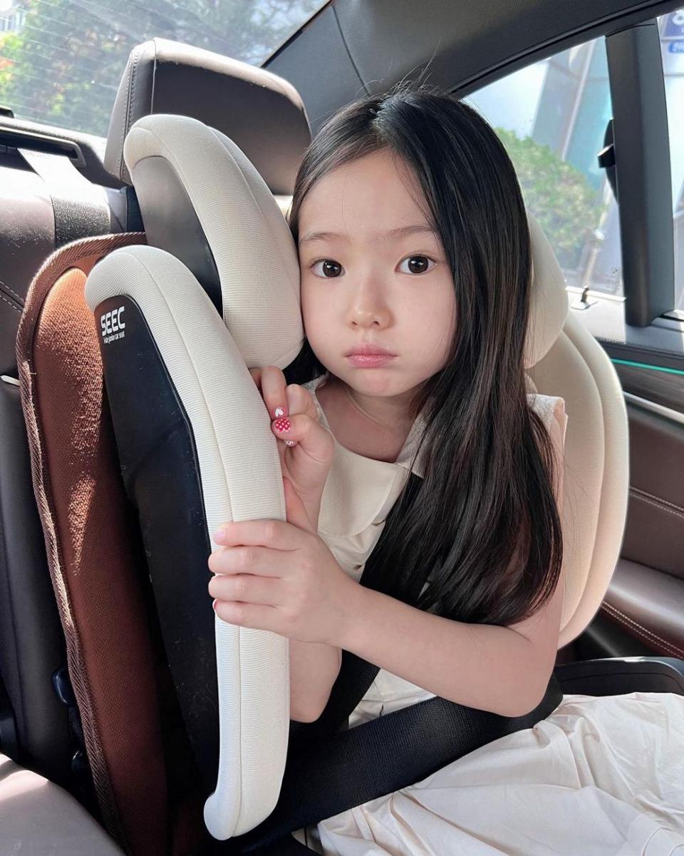 Choi So Yool (instagram.com/yulvely_aeng)