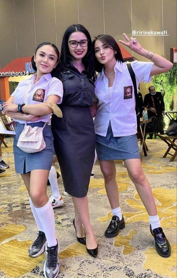 Yuni sma (instagram.com/yunishara36)