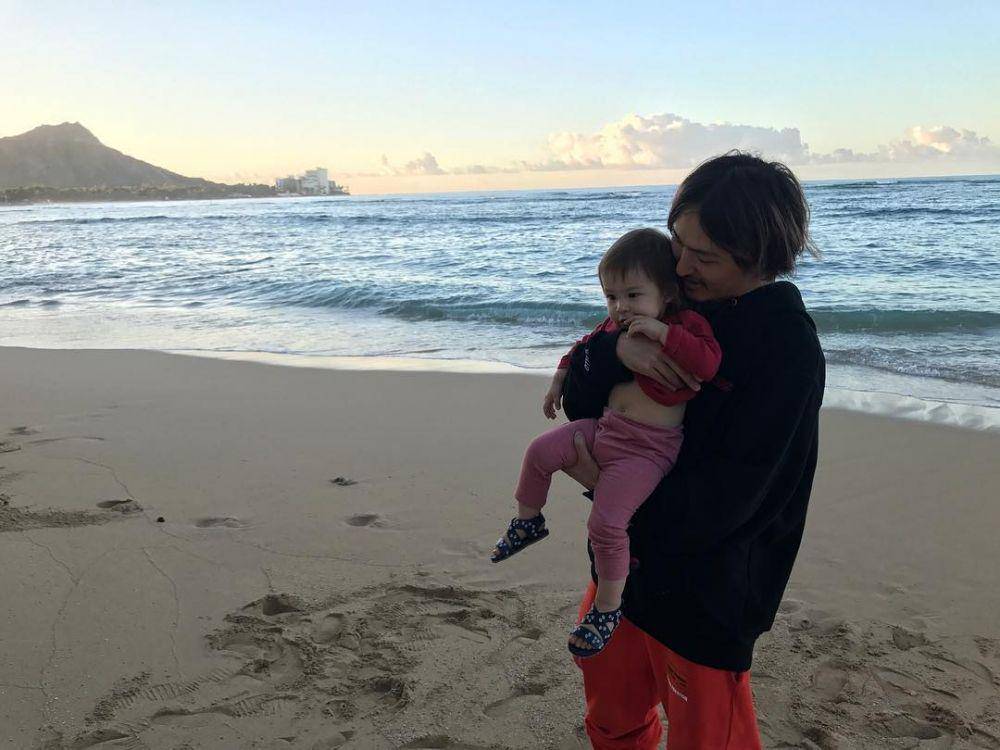 Ryota ONE OK ROCK dan buah hati (instagram.com/ryota_0809)