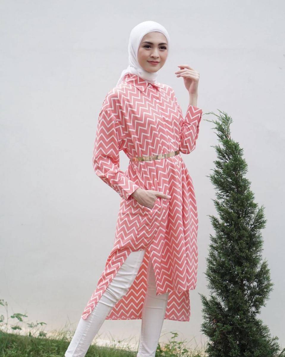 Ide outfit cewek kue ala Donita (instagram.com/donitabhubiy)