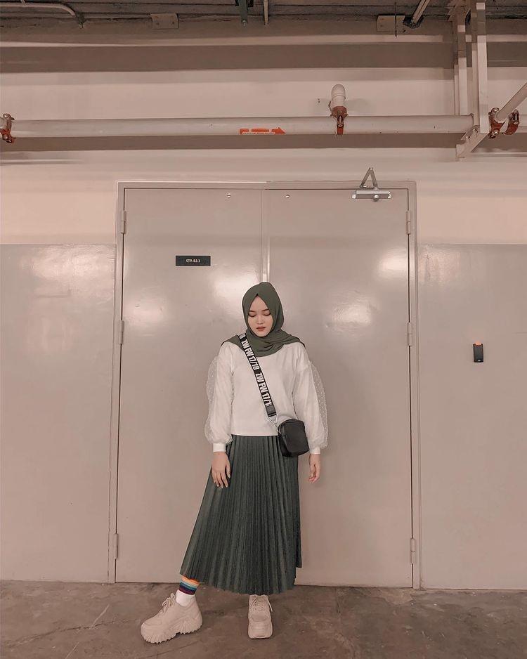 Ide outfit putih ala Putri Delina (instagram.com/putridelinaa)