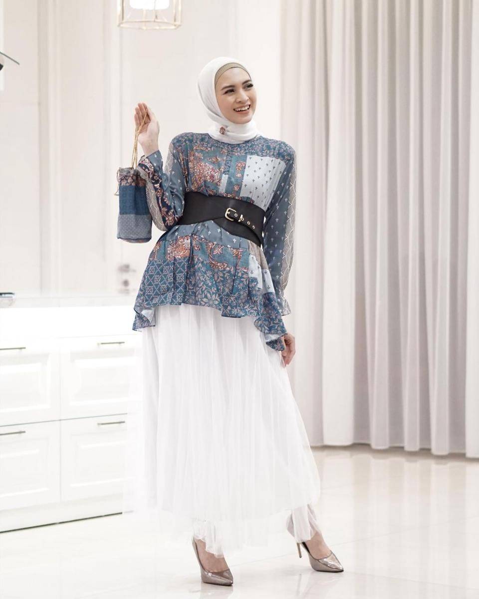 Ide outfit cewek kue ala Donita (instagram.com/donitabhubiy)