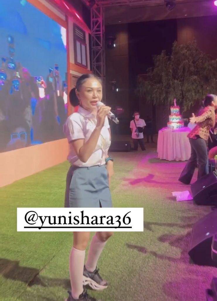 Yuni sma (instagram.com/yunishara36)