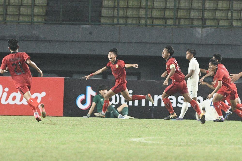 Timnas Laos di Piala AFF U-19 2022. (ANTARA FOTO/Fakhri Hermansyah)