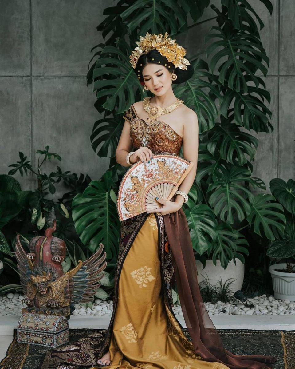 Gaya Artis Berbalut Busana Adat Bali (instagram.com/duma.riris)