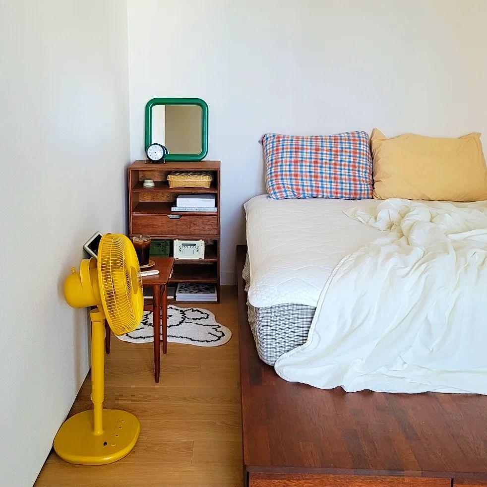 kamar kos ekonomis (instagram.com/fantastic_table)