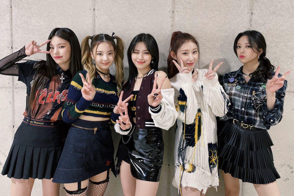 ITZY (twitter.com/ITZYofficial)