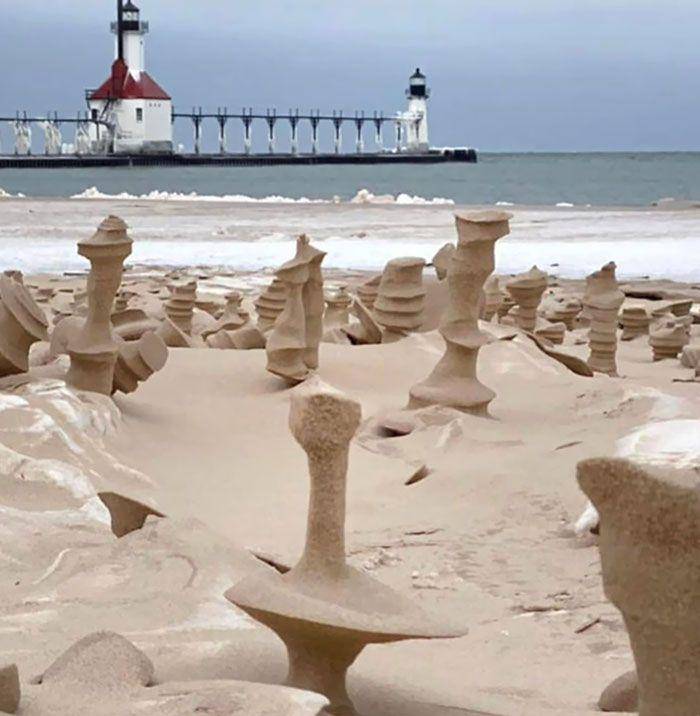 Hal aneh dan menarik di pantai. (reddit.com/Mike_ZzZzZ)