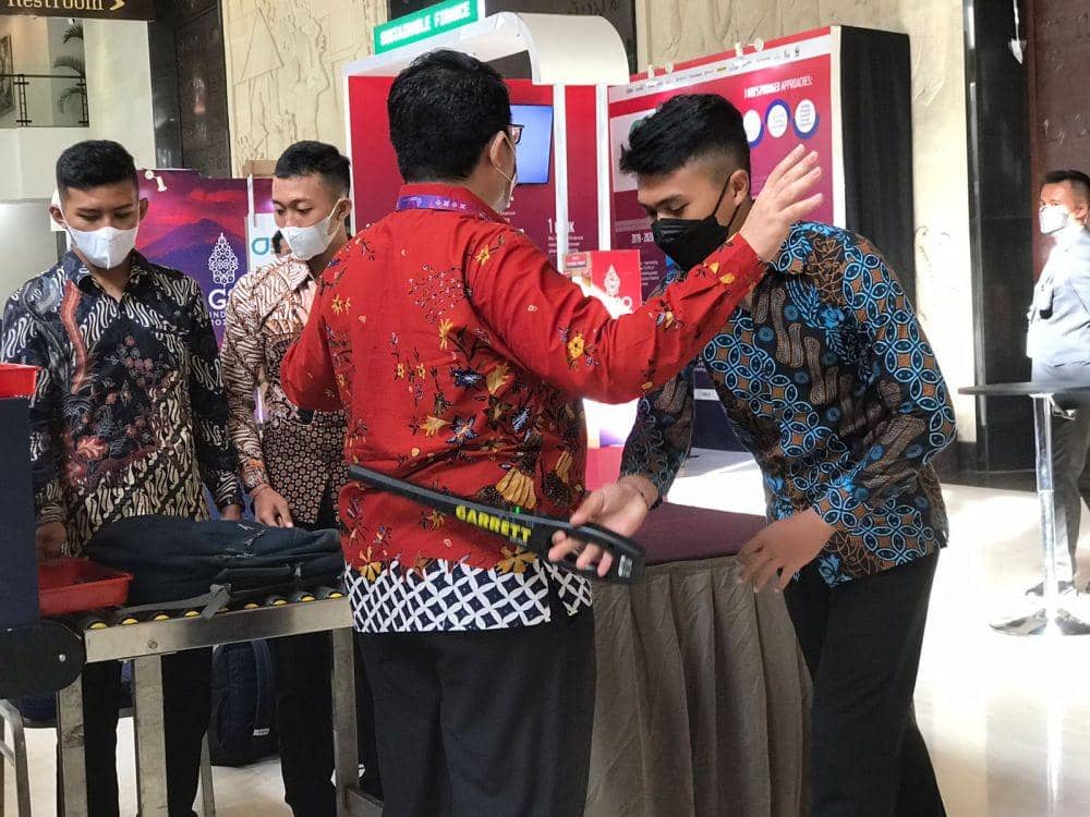 Pengecekan kepada orang, dan barang di pintu masuk kegiatan di kawasan BNDCC. (Dok.IDN Times/Polda Bali)