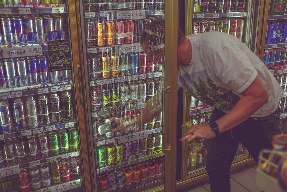 ilustrasi minuman berenergi (unsplash.com/Kenny Eliason)