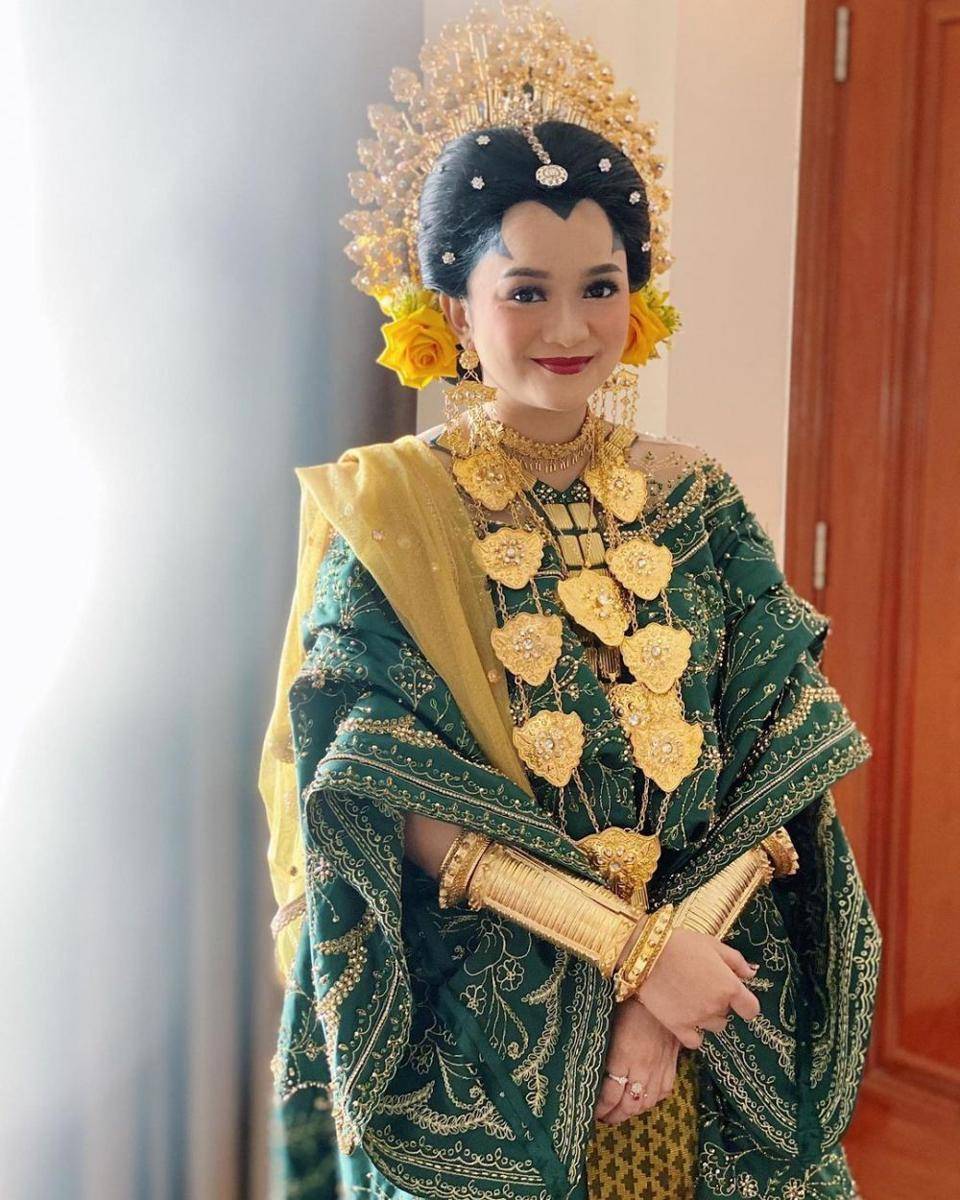 Baju Bodo Modern (instagram.com/kirtasofficial)