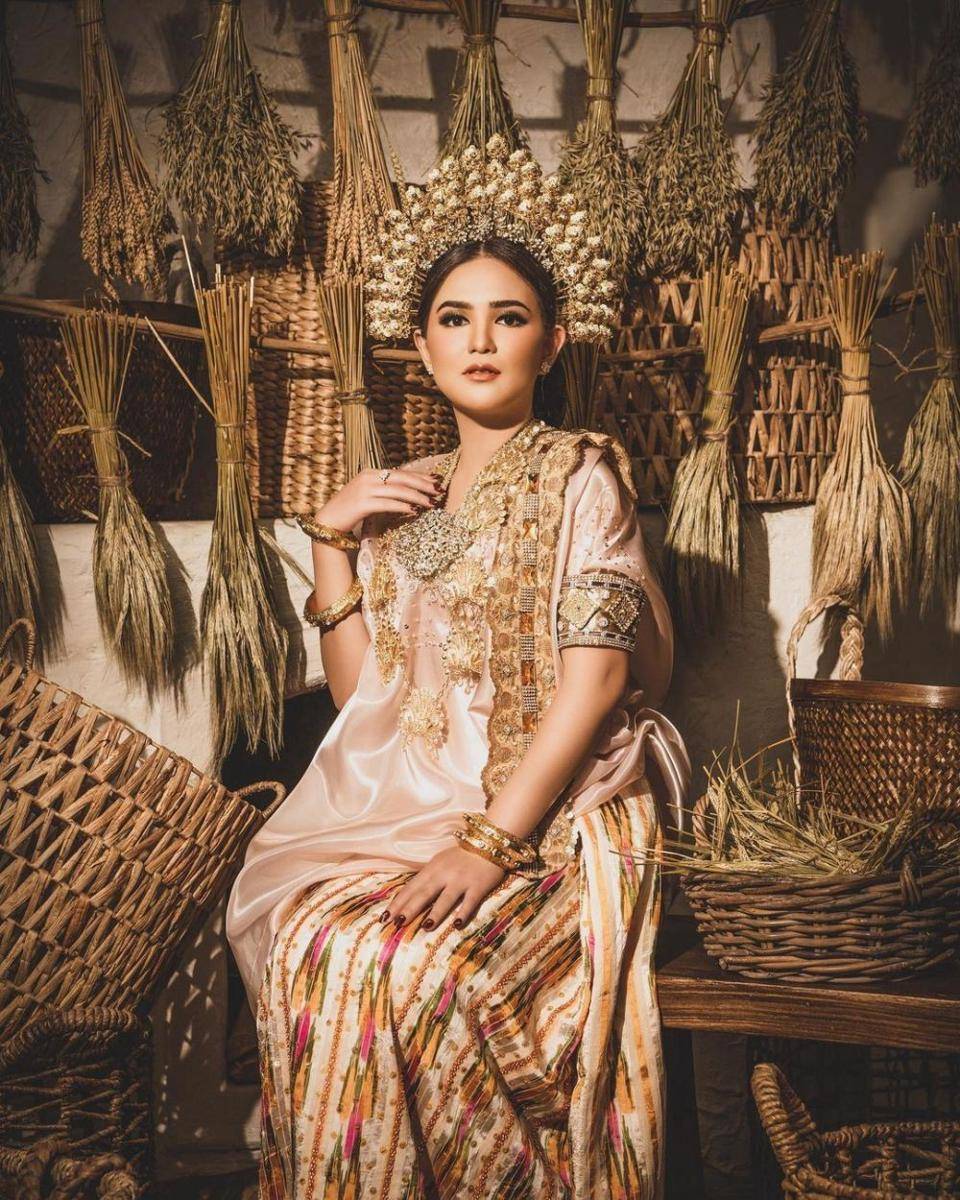 Baju Bodo Modern (instagram.com/masayuclara)