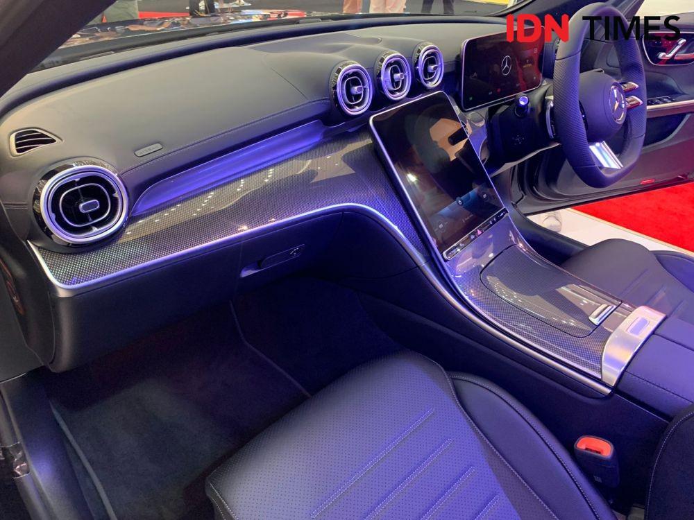 Interior C 300 AMG Line lebih sporty dari C 200 Avantgarde Line (IDN Times/Fadhliansyah)