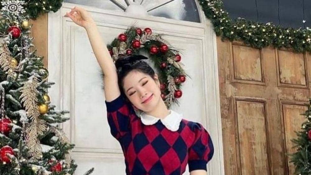 Jadi Cewek Kue, 9 Outfit ala Dahyun Twice ini Menampilkan Kesan Ceria