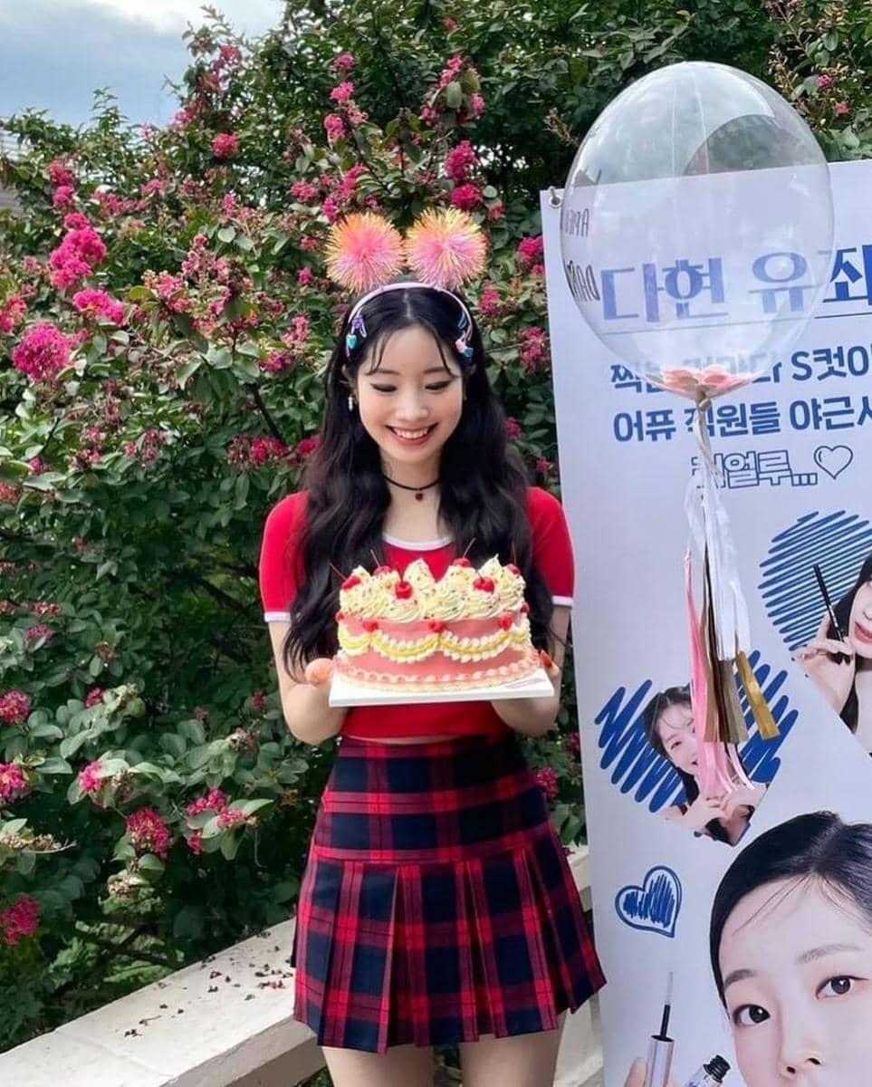 outfit dahyun twice (instagram.com/dahyuntwicey)